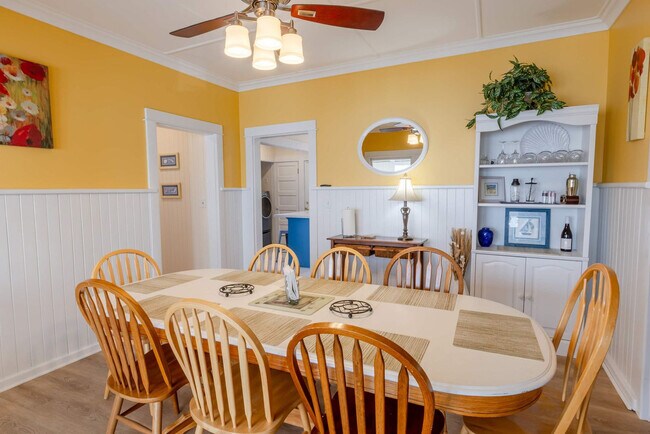 Building Photo - 640 S Columbia St