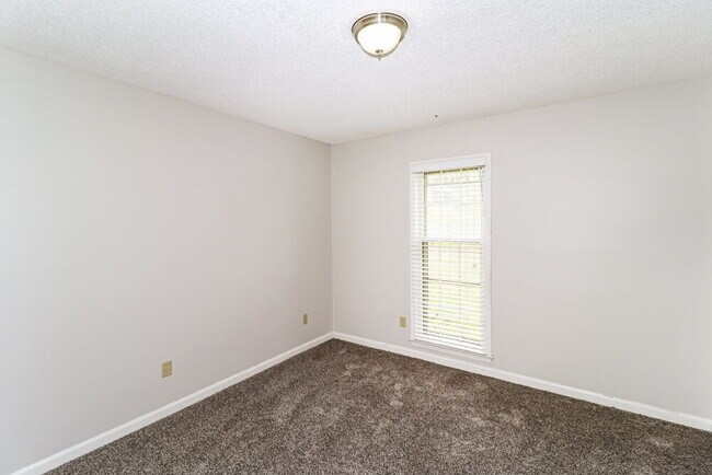 Building Photo - 8533 Kettering Dr