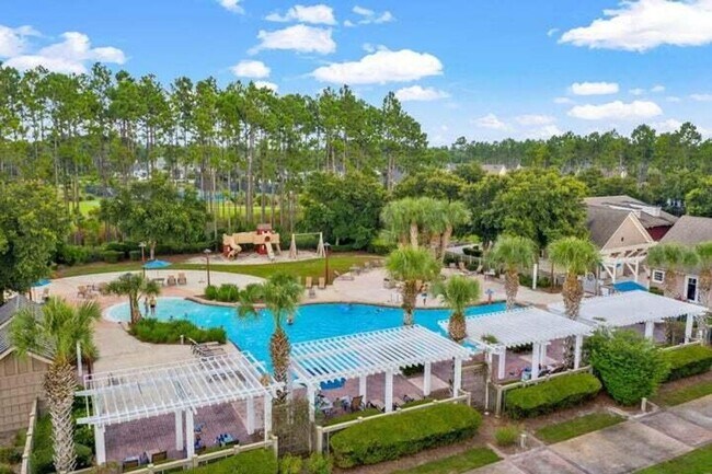 Building Photo - 323A Suwannee Dr