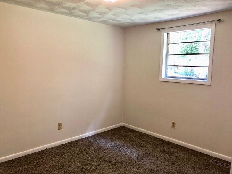 Building Photo - 1121 Northwest Blvd