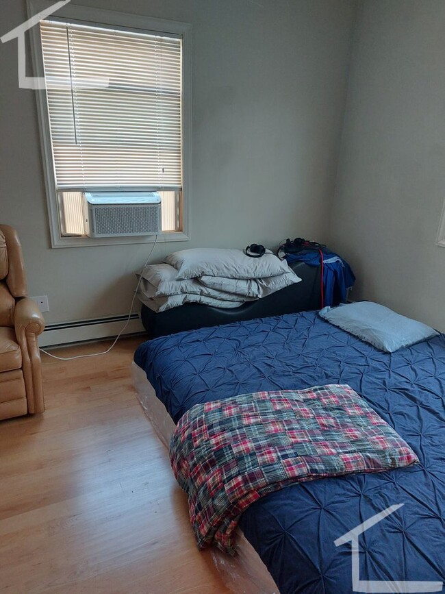 Building Photo - HOT ALLSTON LISTING!!!!