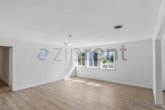 Building Photo - 1967 Solano Way