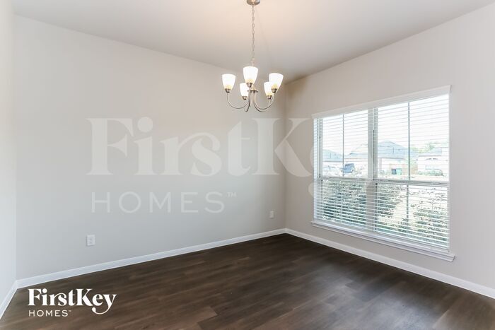 Building Photo - 7215 Victorville Dr