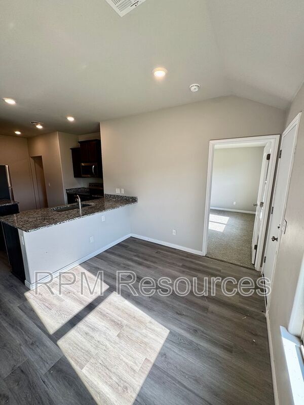 Building Photo - 1609 Burgundy Dr