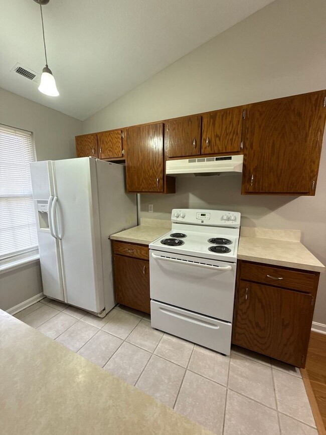 Building Photo - Nice duplex in a convenient location