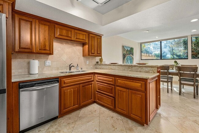 Building Photo - VACATION RENTAL - La Jolla Residence Just Blocks from the Ocean!