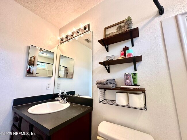 Building Photo - 1659 Biscayne Bay Cir