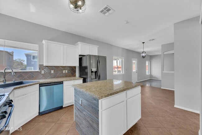 Building Photo - 14378 N Cave Dr