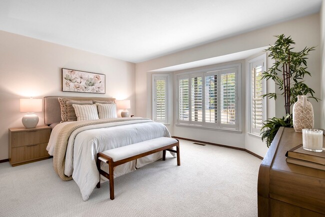 Building Photo - 8 Racquet Ct