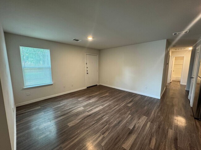 Building Photo - 306 S 23rd St