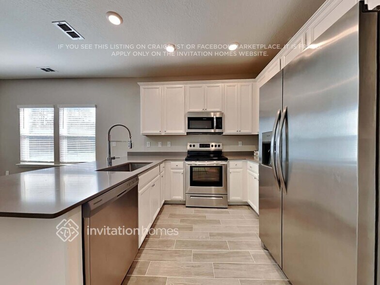 Building Photo - 13274 Shore Grass Dr