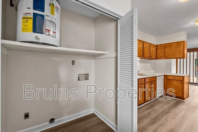 Building Photo - 1522 Benjamin Pkwy