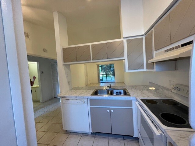 Building Photo - 7400 Constitution Cir