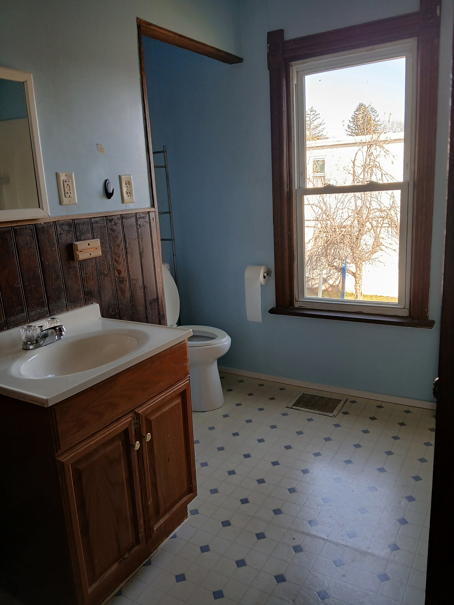 bathroom - 441 W 4th St