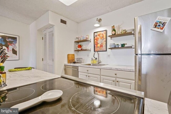 Building Photo - 5300 Columbia Pike