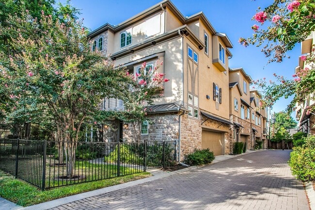 Primary Photo - Exclusive Oak Lawn Townhome with Stunning ...