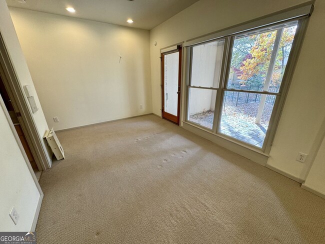 Building Photo - 1327 Peachtree View NE