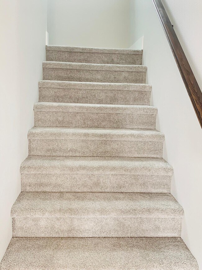 Building Photo - 7149 SE Bristletail Ln