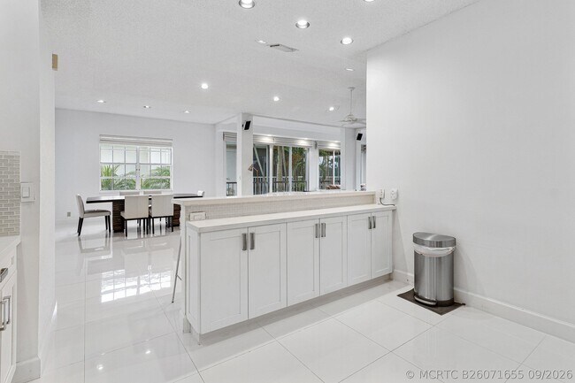 Building Photo - 5190 Lake Catalina Dr