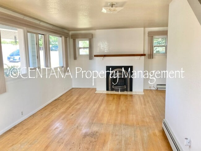 Building Photo - Large home with a huge yard on the West si...