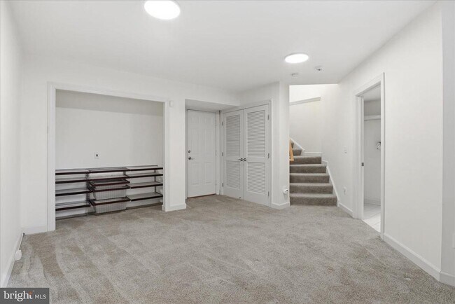 Building Photo - 901 Harrison Cir