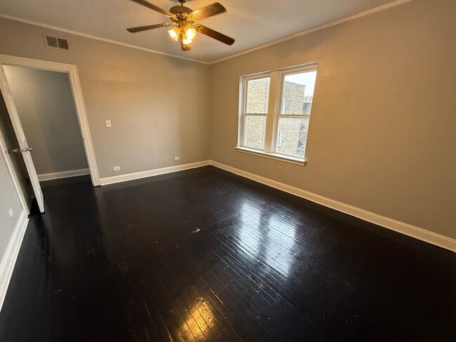 Building Photo - 7344 N Damen Ave