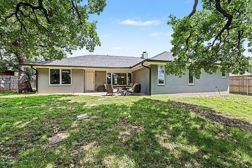 Building Photo - 1316 Mockingbird Ln