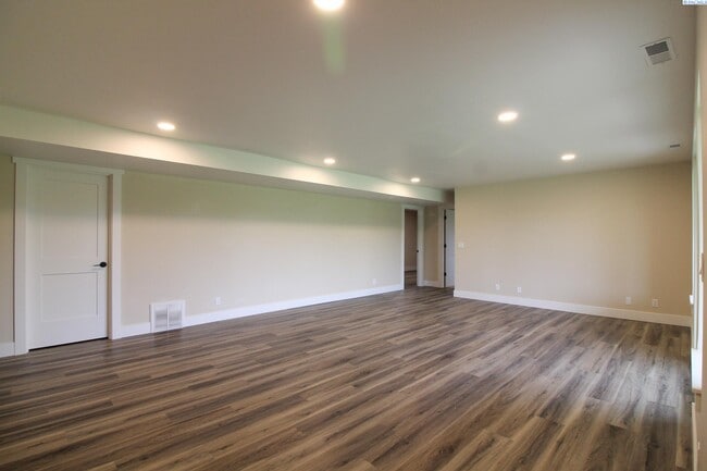 Building Photo - 5 Bed/3 Bath House in Kennewick Canyon Lakes