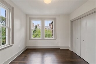 Building Photo - 9 Dana St