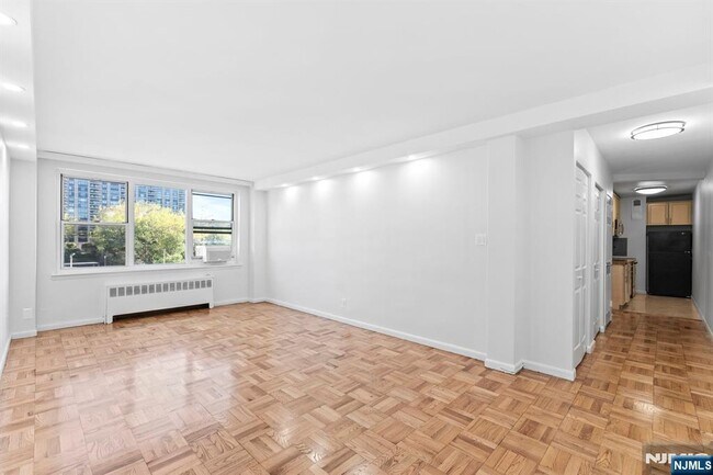 Building Photo - 1450 Palisade Ave