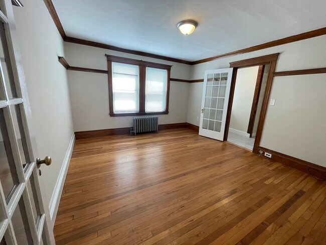Building Photo - 547 Hyde Park Ave