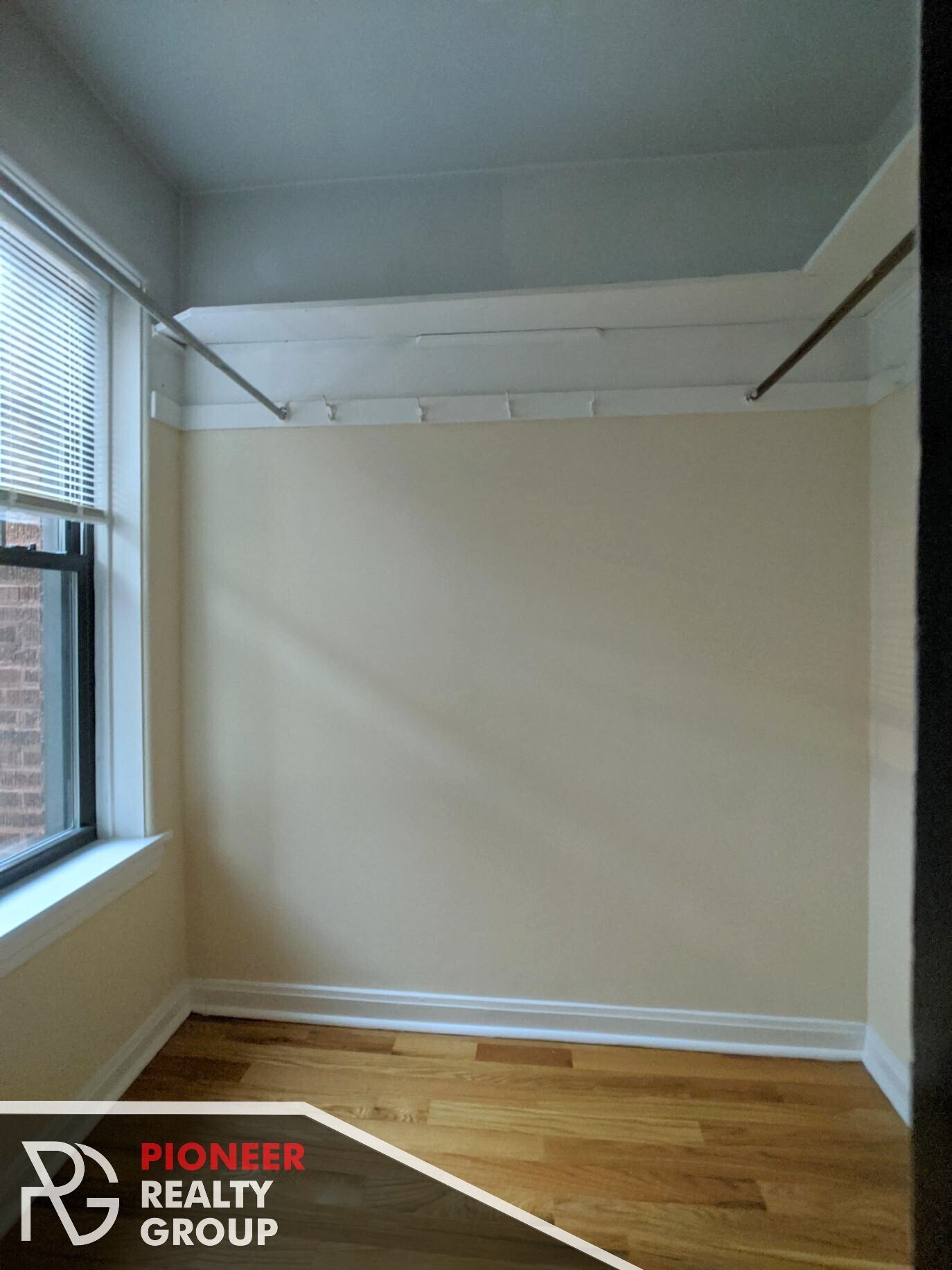 Building Photo - 4409 N Wolcott Ave