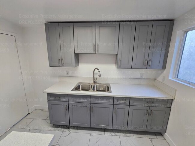 Building Photo - Remodeled 3 bedroom/ 1 bathroom