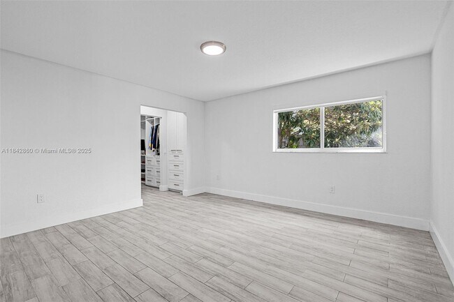 Building Photo - 9021 NW 7th Ct