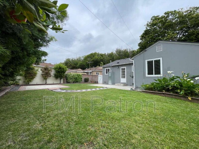 Building Photo - 4233 Redline Dr