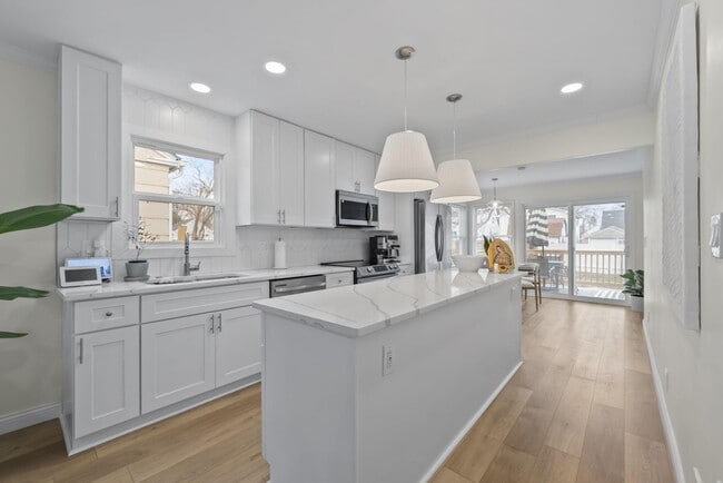 Building Photo - 111 Rosslyn Ave