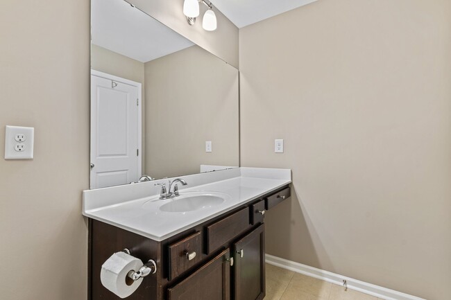 Building Photo - End-Unit 3-Bedroom Gem in Morrisville!