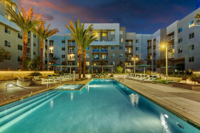 Building Photo - 420 N Scottsdale Rd