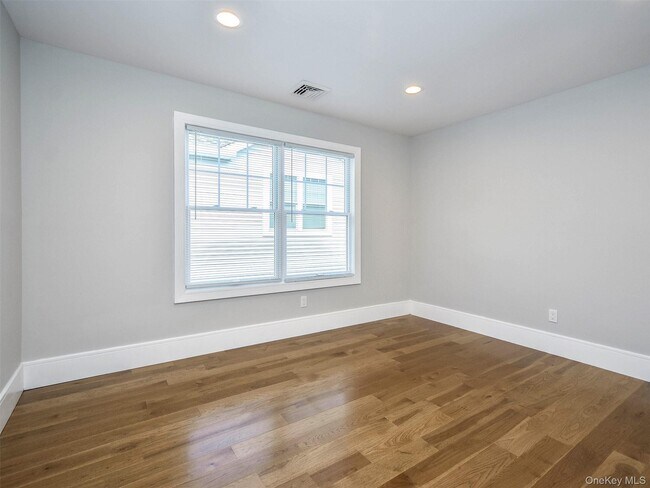 Building Photo - 15 Dunes Ln