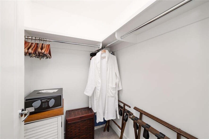 Building Photo - 1435 Brickell Ave