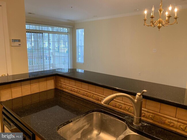 Building Photo - 10816 Antigua Terrace