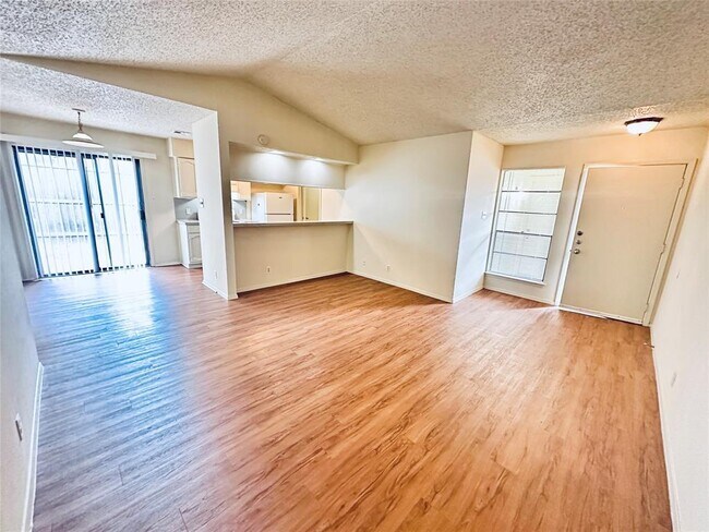 Building Photo - 12504 Tree Line Dr