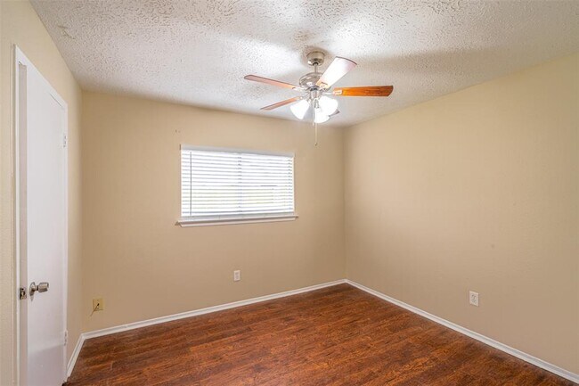 Building Photo - 1815 Ripple Creek Dr