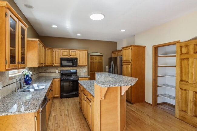 Building Photo - 7701 Twinflower Dr