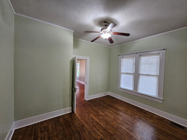 Building Photo - 2312 Pecan St