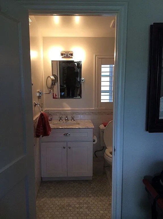 Building Photo - 304 Nevada Way