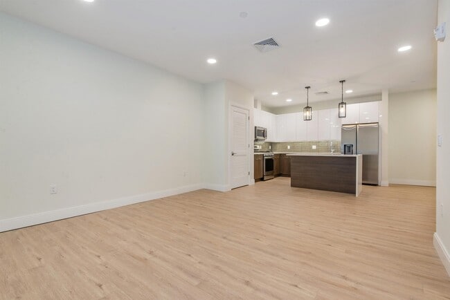 Building Photo - 3510 Bergenline Ave