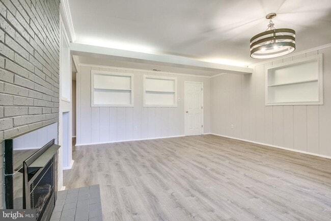 Building Photo - 6525 Byrnes Dr