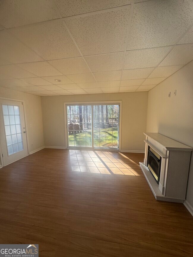 Building Photo - 735 Bearslide Hollow