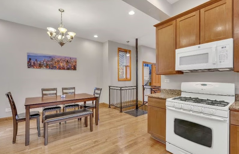 Building Photo - 1353 S California Ave